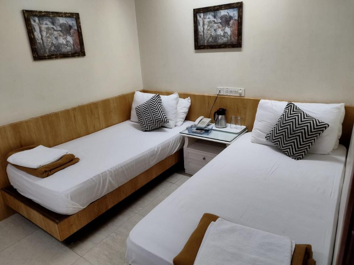 Empire Hotel มุมไบ ภายนอก รูปภาพ
